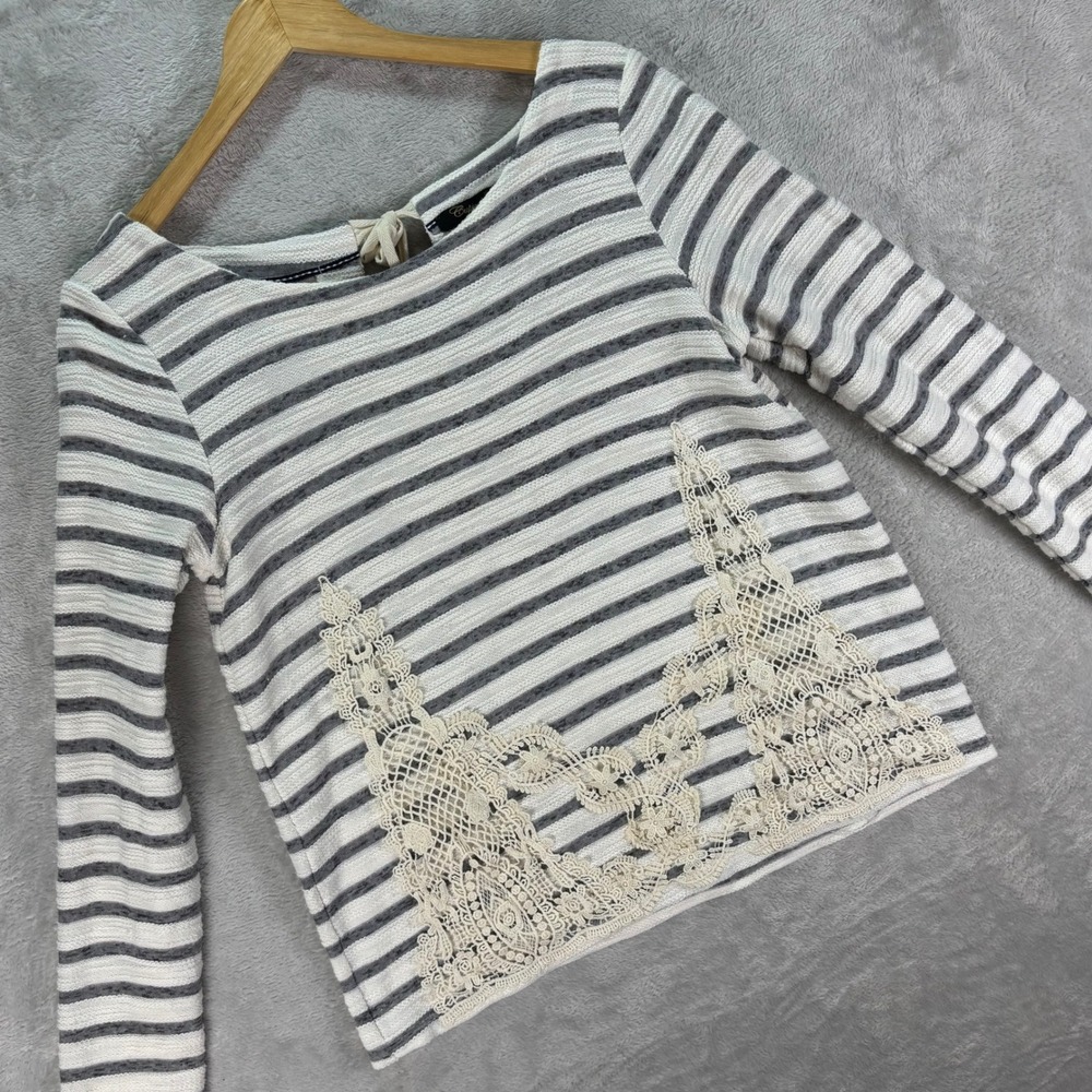 Cupio Women's Striped Knit Top Gray White Lace Hem Detail Tie Back Size Large‎